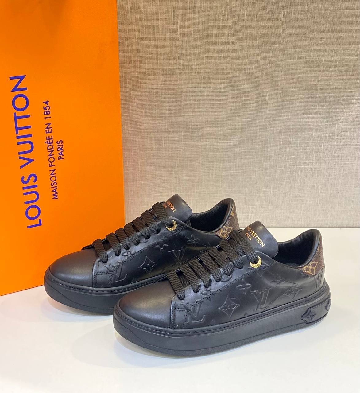 Time Out Unisex Sneakers